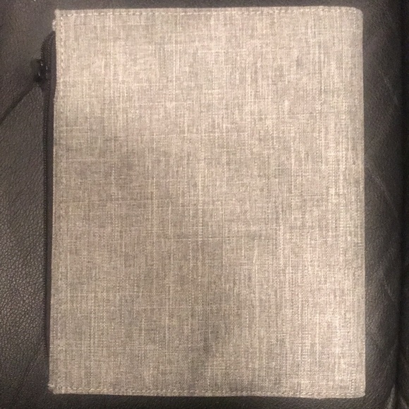 Brand new At a Glance Undated weekly monthly planner - Picture 9 of 9